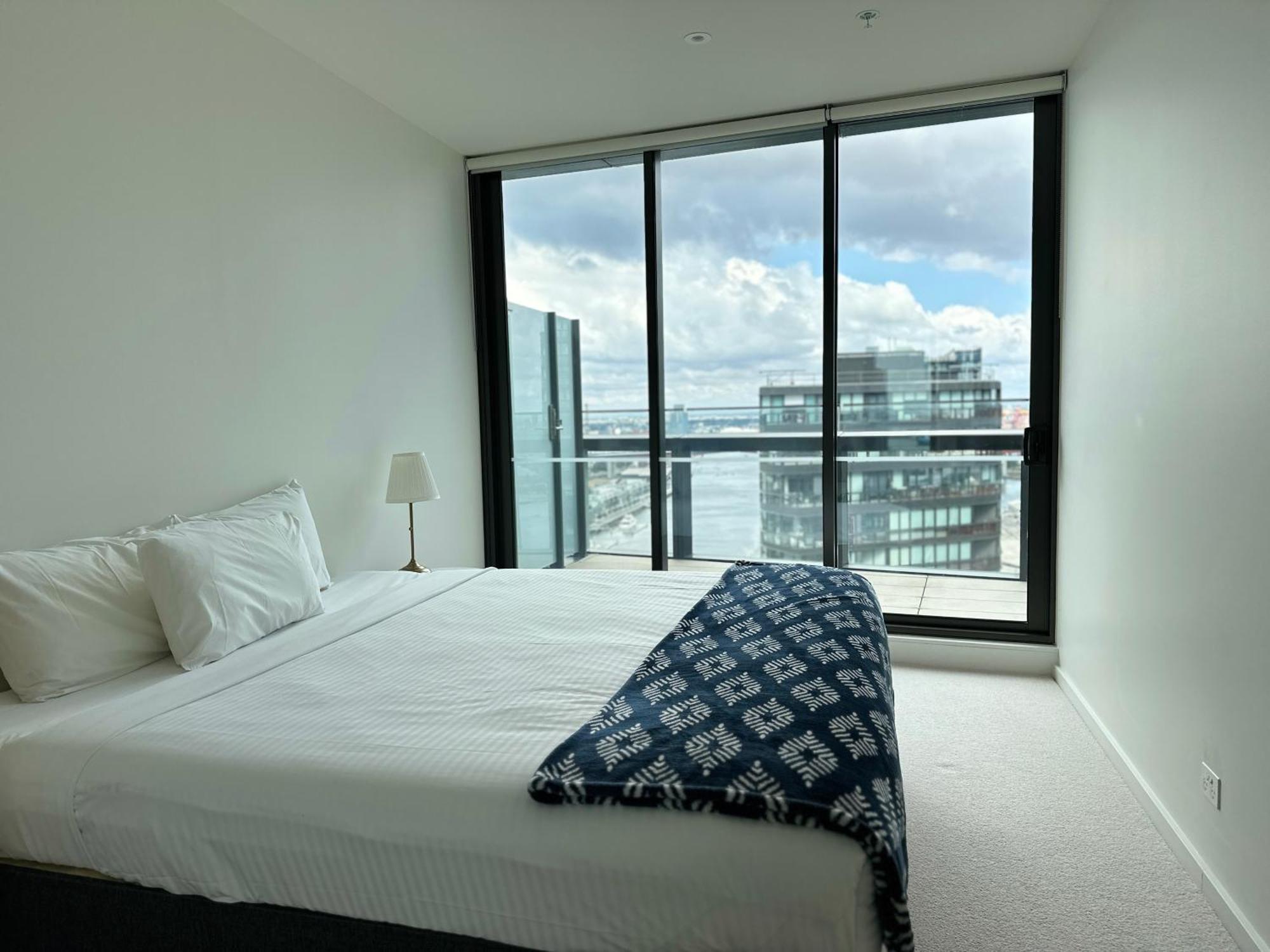 Winston Apartments Docklands Мельбурн Экстерьер фото