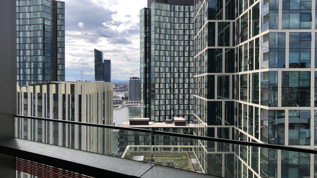 Winston Apartments Docklands Мельбурн Экстерьер фото
